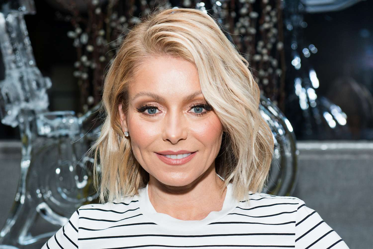 Kelly Ripa гэр бүлийн Зул сарын баярыг өөгүй зохион байгуулахын тулд ашиглаж буй “ухаалаг арга”-аа дэлгэлээ