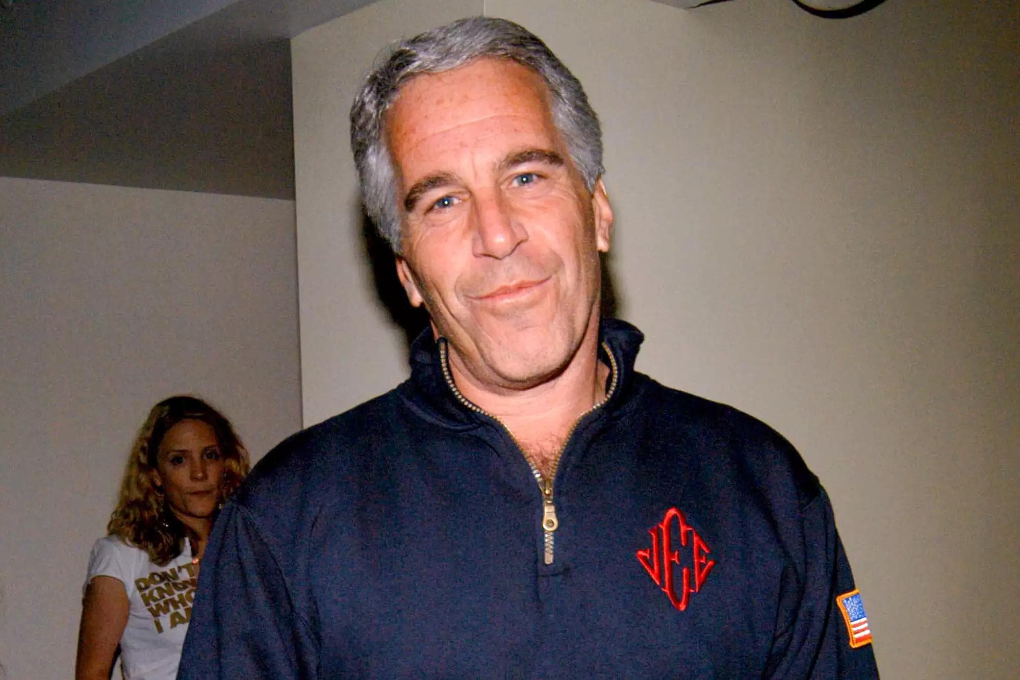 АНУ-ын Хууль Зүйн Яам Epstein-тэй холбогдох олон мянган хуудастай баримтыг гаргахаас өмнө яаралтай засварлаж байна