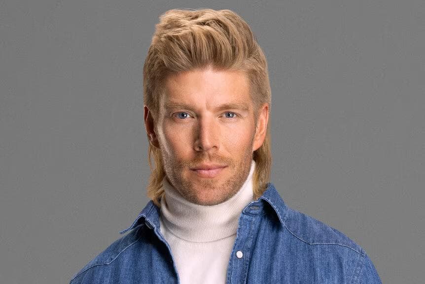 Kyle Cooke эхнэр Amanda Batula-гийн “фэн охины гэрт хоносон” гэх мэдэгдлийг тайлбарлаж, болсон явдалд харамсаж буйгаа илэрхийлэв