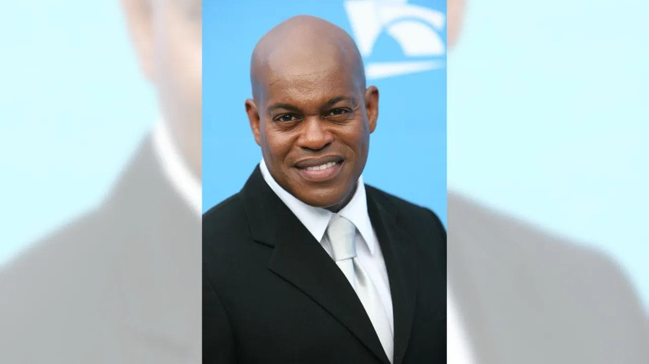 Грэммид нэр дэвшиж байсан дуучин Калифорни дахь гэртээ алагдсан байдалтай олджээ